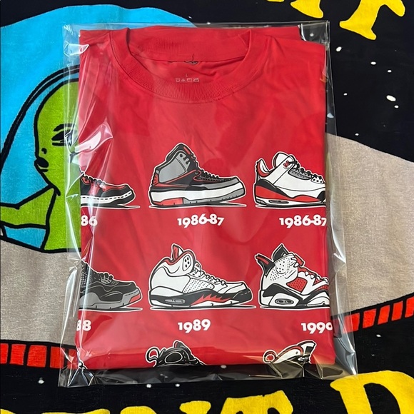 Retro Kicks  1980's - 90's Sneaker Heads Retro Collection Men's Red T-Shirt - Picture 7 of 7